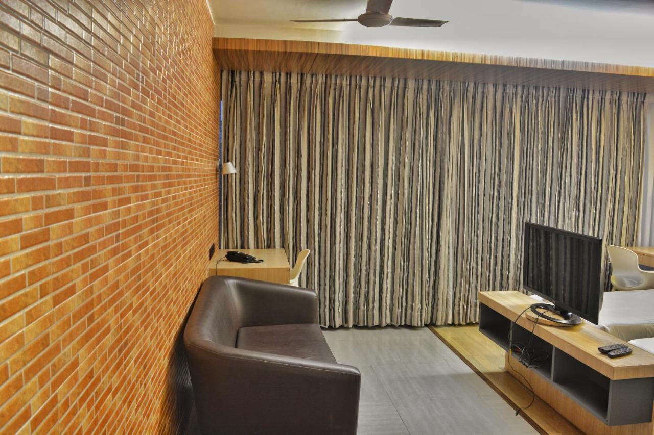 Aparthotel Satkar Paradise Manipal Exterior foto